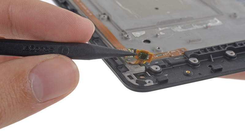 Illustration for article titled Kindle Voyage Teardown: It Sure Is Cramped Behind That Glass Screen